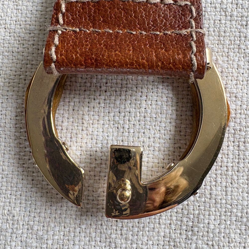 Gucci Signature Belt Featuring Iconic Bamboo and Gold Statement Buckle - Picture 3 of 6